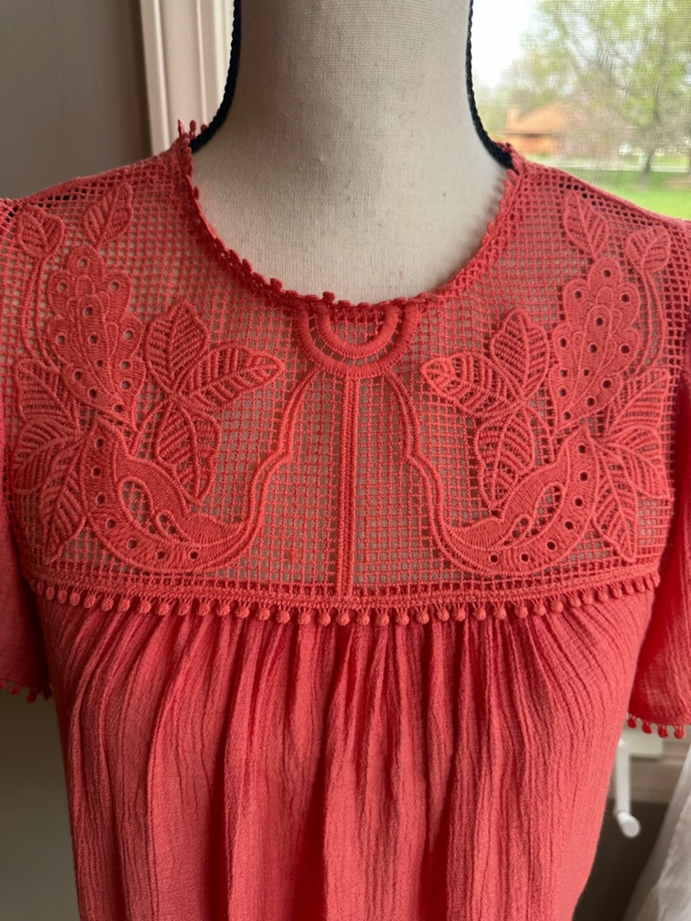 MINE The Everly Lace Babydoll Top coral Crochet Like lace Flutter sleeves Small - Picture 2 of 5